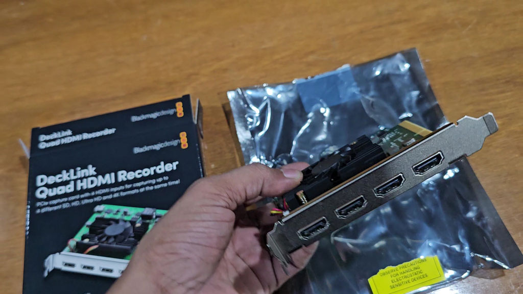 DeckLink Quad HDMI Recorder seen from the bracket side