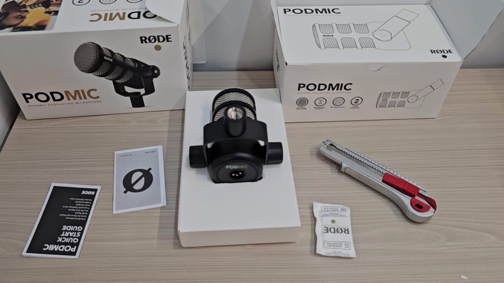 RØDE PodMic box contents: microphone, quick start guide and safety guide