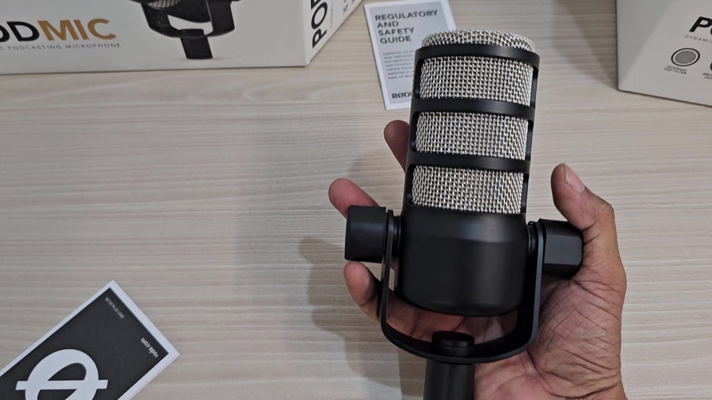 RØDE PodMic swing mount and stand thread
