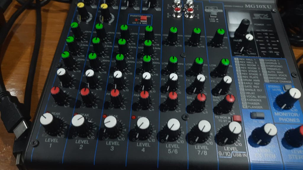 Yamaha MG10XU EQ, pan and level knobs